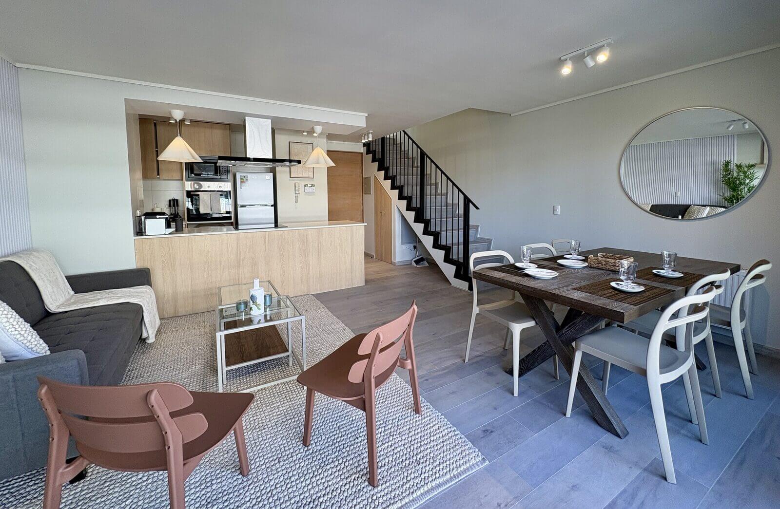 Living comedor de un departamento en Providencia administrado por BUHO Property
