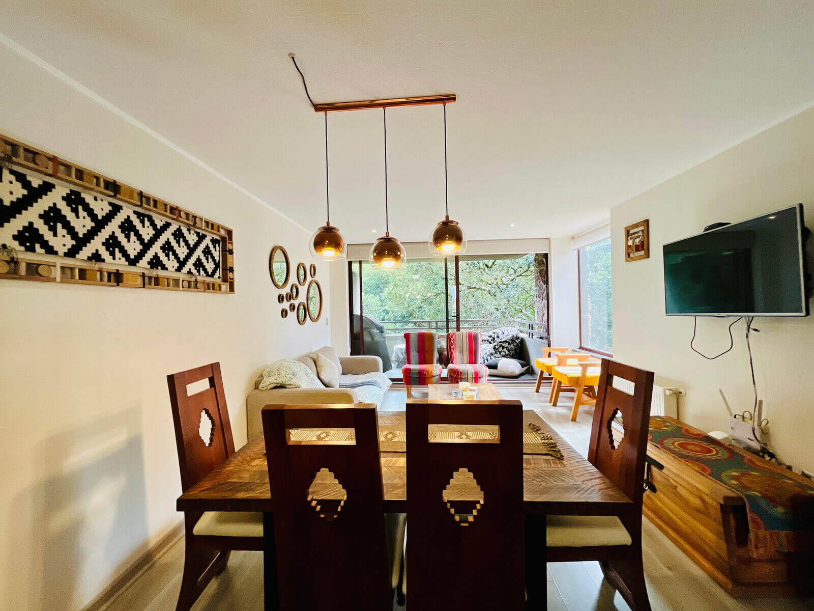 Comedor de un departamento en Pucón administrado por BUHO Property