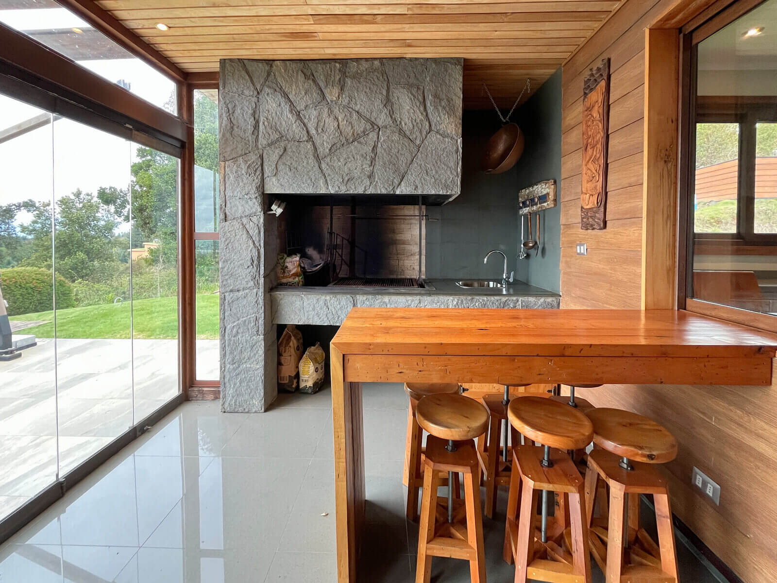 Quincho y terraza de una casa en Villarrica administrada por BUHO Property